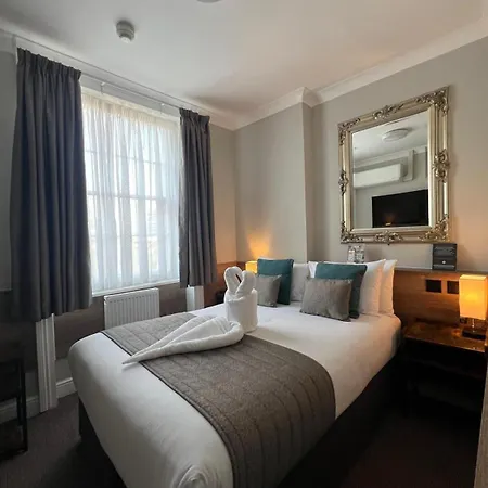 Tudor Court Hotel Londen Buitenkant foto