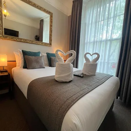 Tudor Court Hotel Londen Buitenkant foto