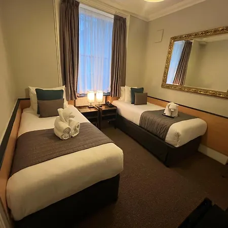 Tudor Court Hotel Londen Buitenkant foto