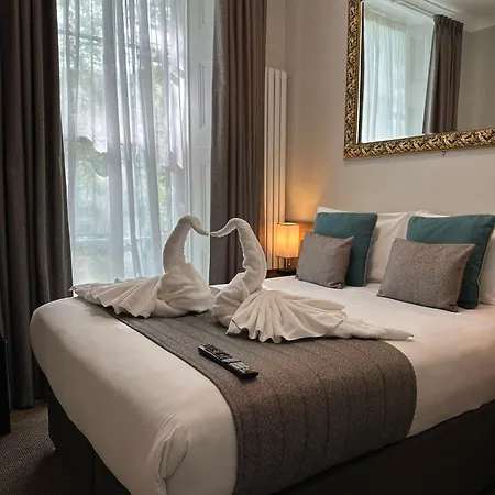 Tudor Court Hotel Londen Buitenkant foto