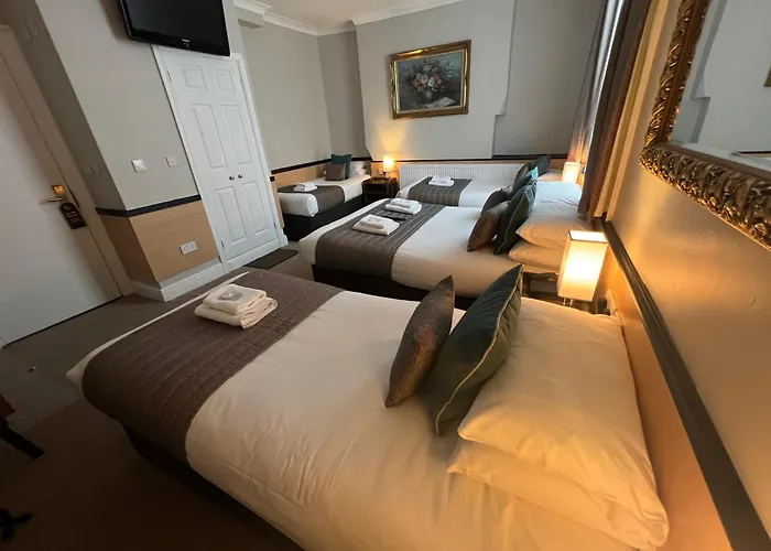 Tudor Court Hotel